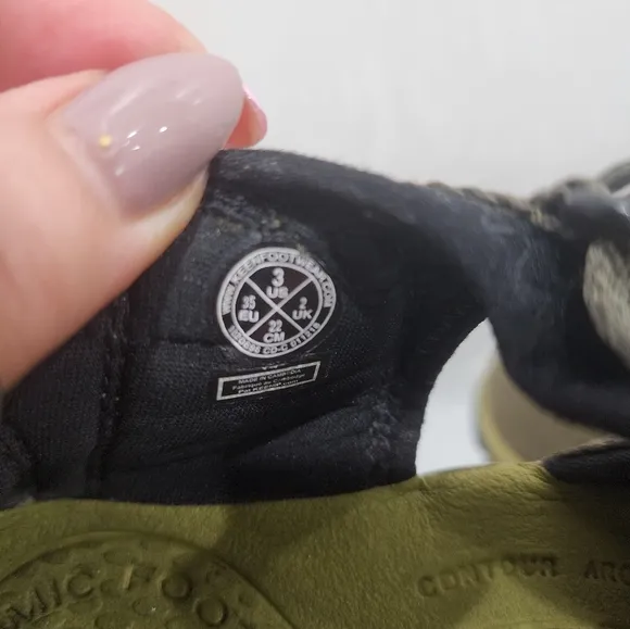 [ KEEN] Newport neo h2 boys size 3, strappy sandal in olive green &amp; black