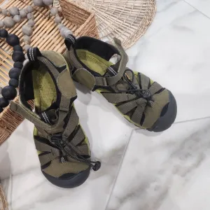[ KEEN] Newport neo h2 boys size 3, strappy sandal in olive green &amp; black