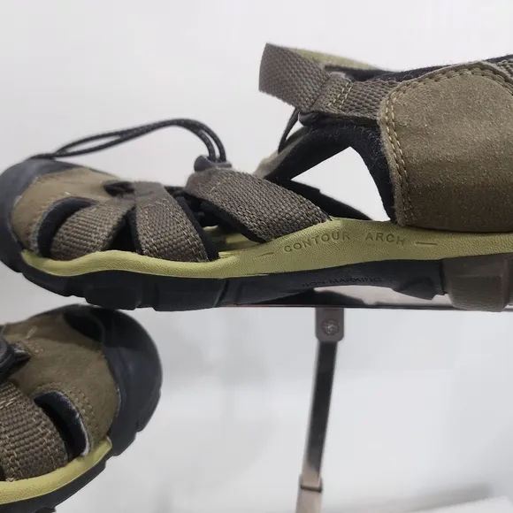 [ KEEN] Newport neo h2 boys size 3, strappy sandal in olive green &amp; black