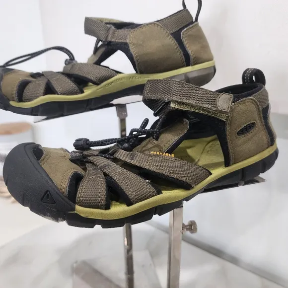 [ KEEN] Newport neo h2 boys size 3, strappy sandal in olive green &amp; black