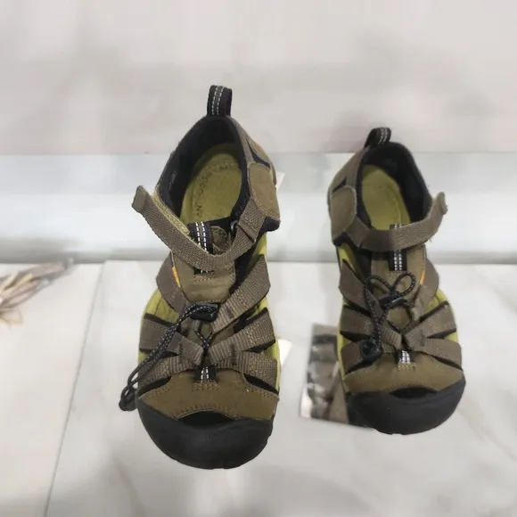 [ KEEN] Newport neo h2 boys size 3, strappy sandal in olive green &amp; black