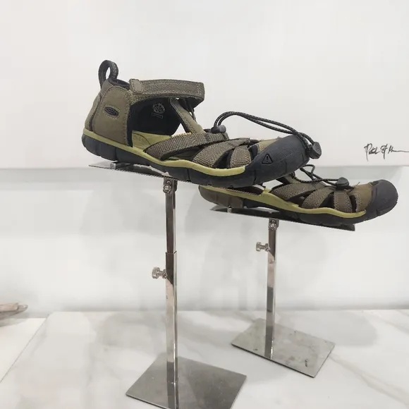 [ KEEN] Newport neo h2 boys size 3, strappy sandal in olive green &amp; black