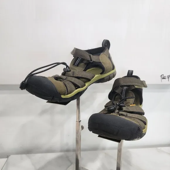 [ KEEN] Newport neo h2 boys size 3, strappy sandal in olive green &amp; black