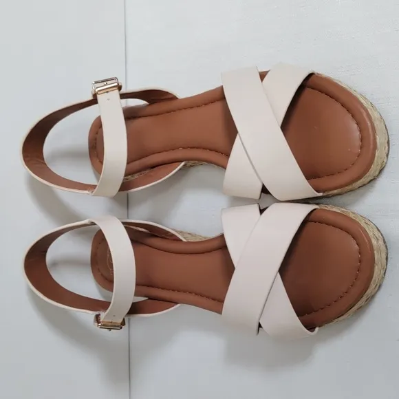 05400 Dune London ecru Linnie leather cross step platform sandals 9