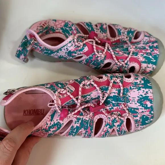 4 piece bundle size 1 tennis shoes sneakers sandals black gray pink brown