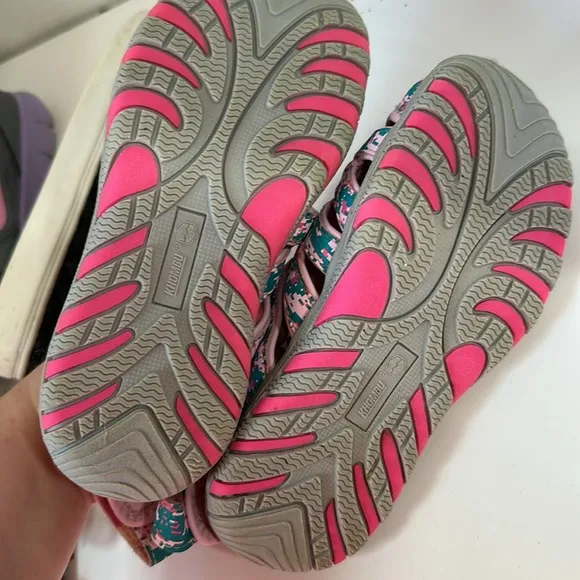 4 piece bundle size 1 tennis shoes sneakers sandals black gray pink brown