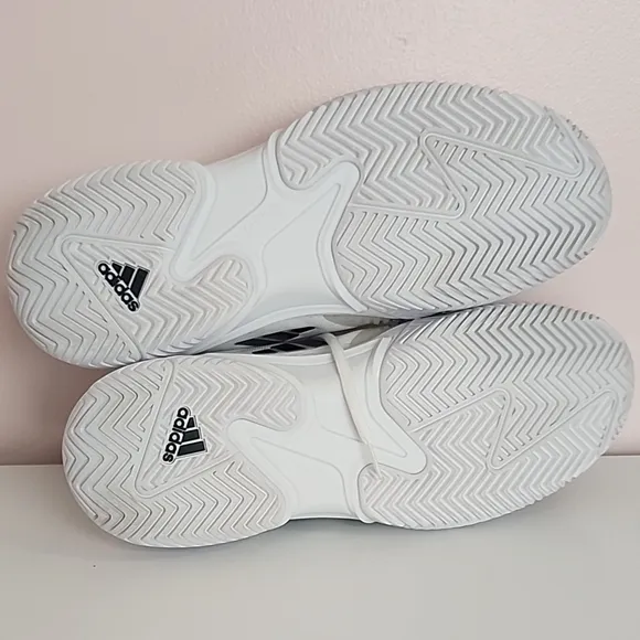 Adidas Mens Barricade Tennis Shoes, size 13, White and Black