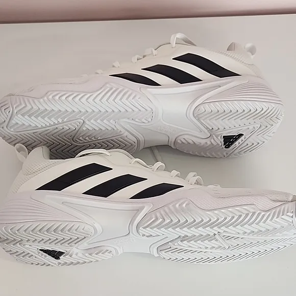Adidas Mens Barricade Tennis Shoes, size 13, White and Black