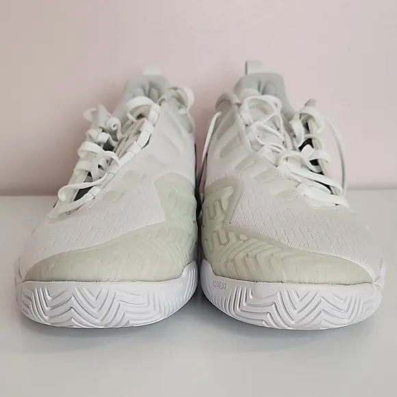 Adidas Mens Barricade Tennis Shoes, size 13, White and Black