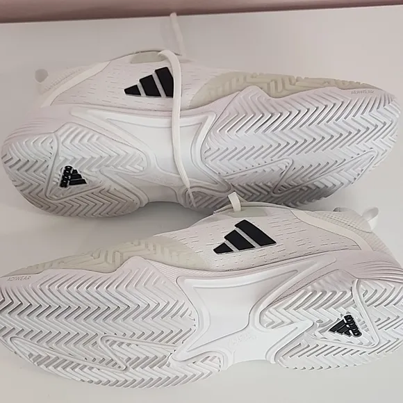 Adidas Mens Barricade Tennis Shoes, size 13, White and Black