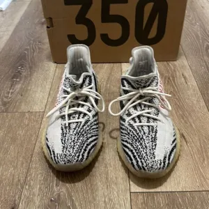 Adidas Mens Zebra Yeezy Boost 350 V2 Trainers Athletic Sneaker Shoes Size 11.5