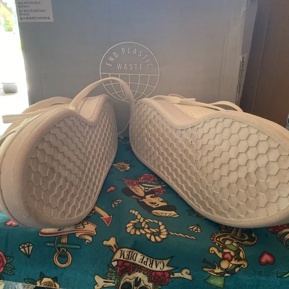 adidas Women's Advantage Tennis Shoes 👟
