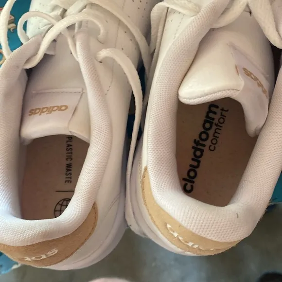 adidas Women's Advantage Tennis Shoes 👟