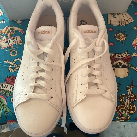 adidas Women's Advantage Tennis Shoes 👟