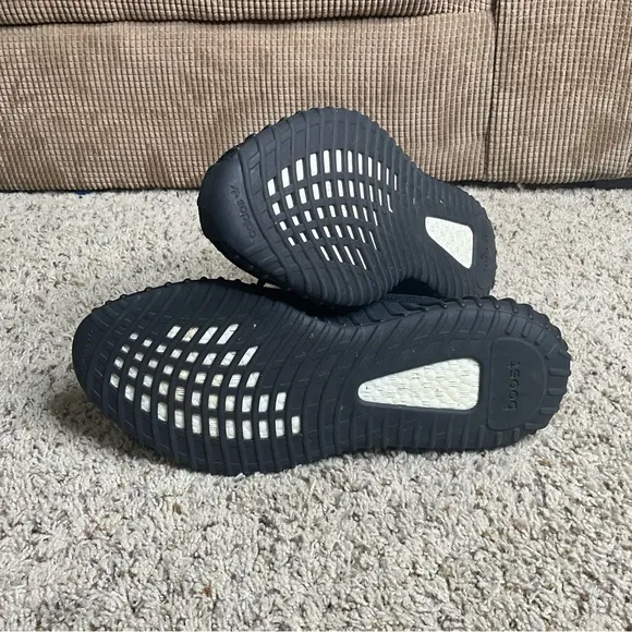 Adidas Yeezy Boost 350 V2 Sneakers men’s Size 10