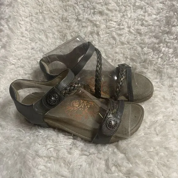 Aetrex Jillian Braided Quarter Strap Metallic Gray Leather sandals SZ7.