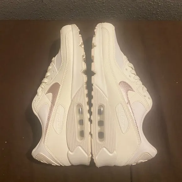 Air Max 90 Sail Pink Oxford fits men size 10.5 New and Authentic