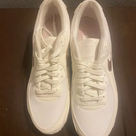 Air Max 90 Sail Pink Oxford fits men size 10.5 New and Authentic