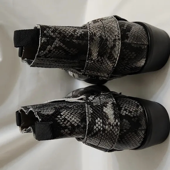 Allsaints Abbot Snakeskin Print Embossed Leather Casual Ankle Boots (M Size 10)