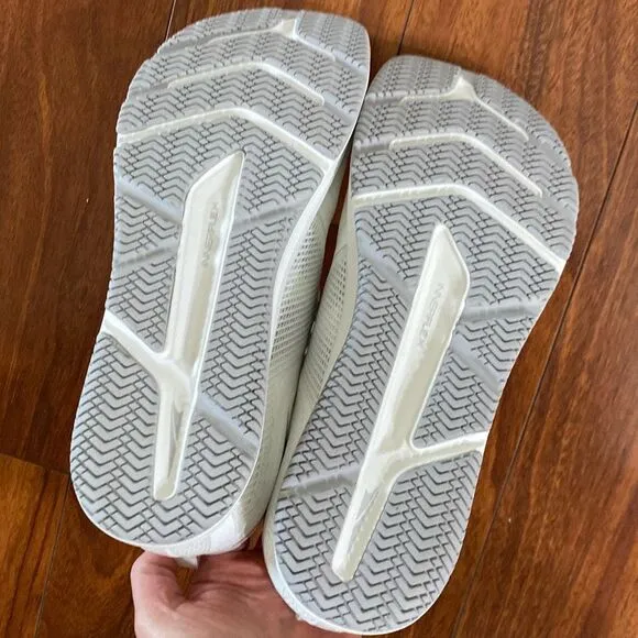 Altra Solstice XT 3 cross training shoes size 9.5 white