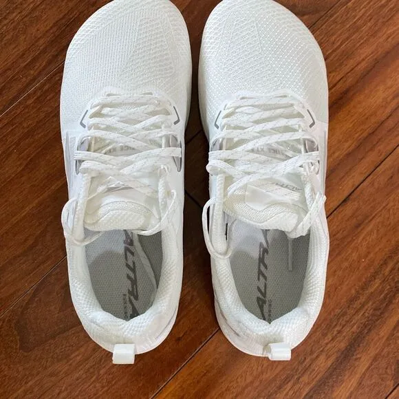 Altra Solstice XT 3 cross training shoes size 9.5 white