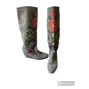 Anthropologie Maliparmi Beige Grey Floral Embroidered Wedge Boots Pull On Size