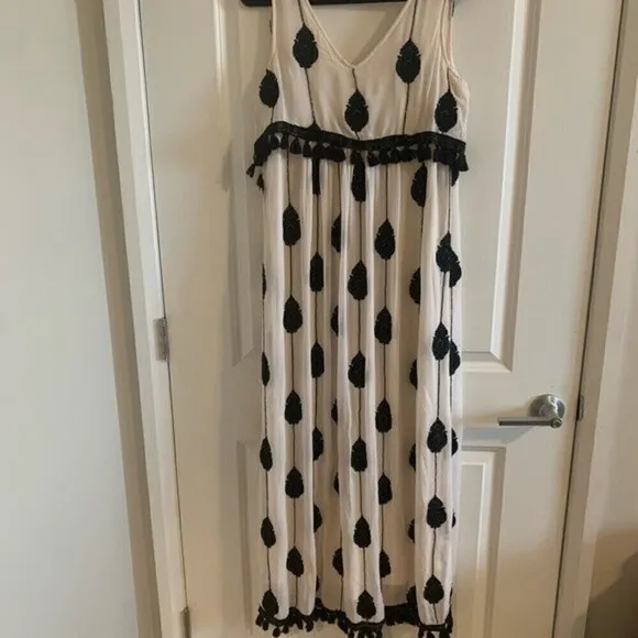 ANTHROPOLOGIE Moulinette Soeurs Embroidered Medallion Tassel Beaded Dress