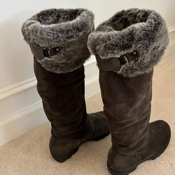 Aquatalia suede tall boot with faux fur lining Size 8.5 medium