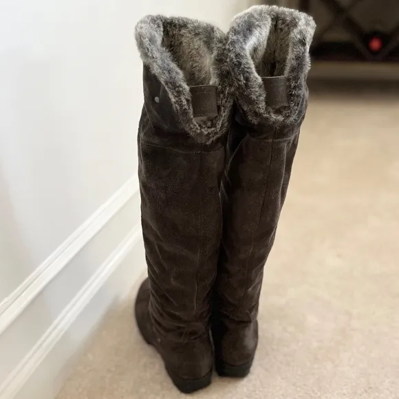Aquatalia suede tall boot with faux fur lining Size 8.5 medium