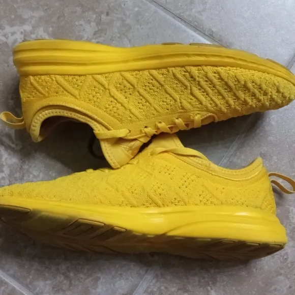 Athletic Propulsion Labs Techloom Yellow Running Shoes 7M (Wo.8½)