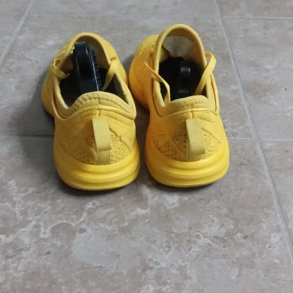 Athletic Propulsion Labs Techloom Yellow Running Shoes 7M (Wo.8½)