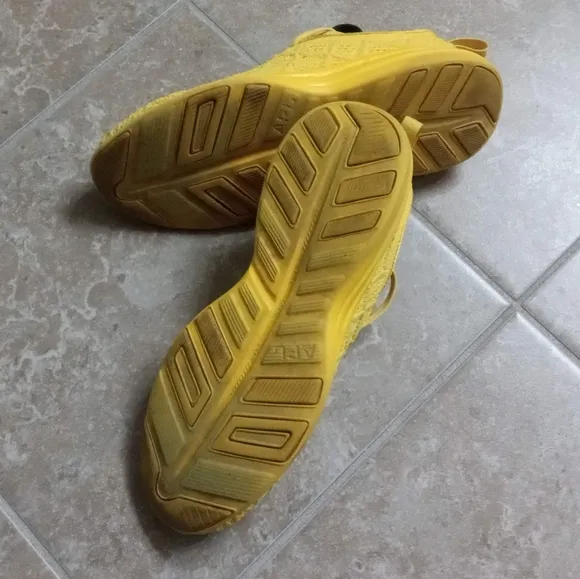 Athletic Propulsion Labs Techloom Yellow Running Shoes 7M (Wo.8½)
