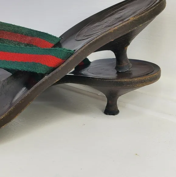 AUTHENTHIC Gucci Women's Brown Sandals with Green and Red Straps