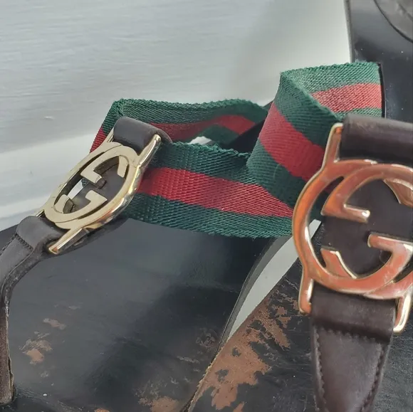 AUTHENTHIC Gucci Women's Brown Sandals with Green and Red Straps