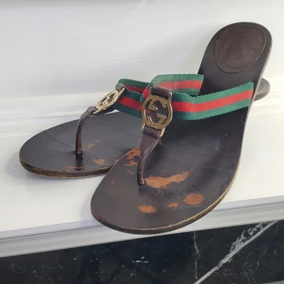 AUTHENTHIC Gucci Women's Brown Sandals with Green and Red Straps