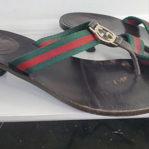 AUTHENTHIC Gucci Women's Brown Sandals with Green and Red Straps
