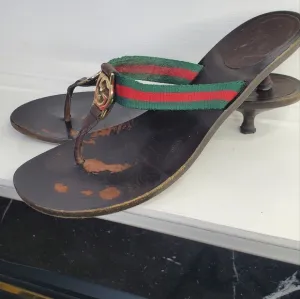 AUTHENTHIC Gucci Women's Brown Sandals with Green and Red Straps