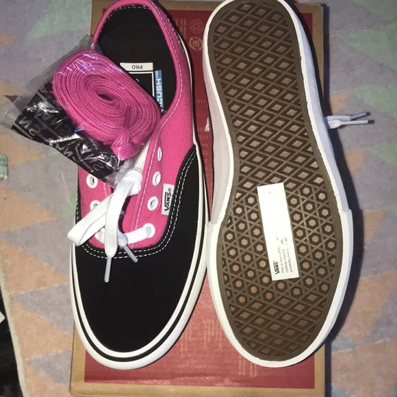 👧🏻AUTHENTIC PRO ULTRA CUSH HD CANVAS MAGENTA/BLACK WORLD’S #1🛹 BRAND NEW VANS