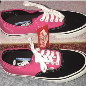 👧🏻AUTHENTIC PRO ULTRA CUSH HD CANVAS MAGENTA/BLACK WORLD’S #1🛹 BRAND NEW VANS