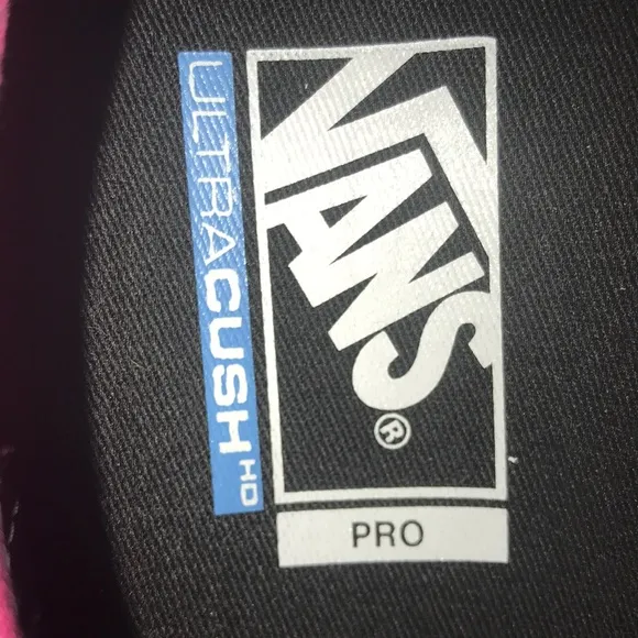 👧🏻AUTHENTIC PRO ULTRA CUSH HD CANVAS MAGENTA/BLACK WORLD’S #1🛹 BRAND NEW VANS