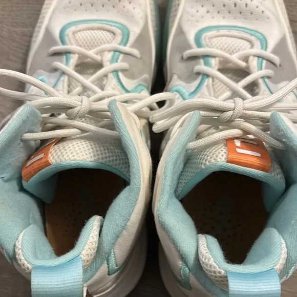 Avoli Volleyball shoes women size 10 FA21D-100