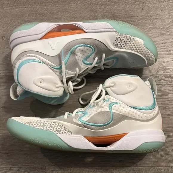 Avoli Volleyball shoes women size 10 FA21D-100