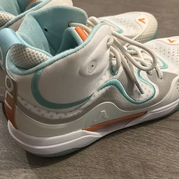 Avoli Volleyball shoes women size 10 FA21D-100