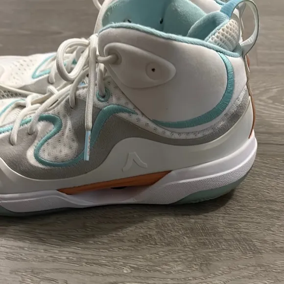 Avoli Volleyball shoes women size 10 FA21D-100