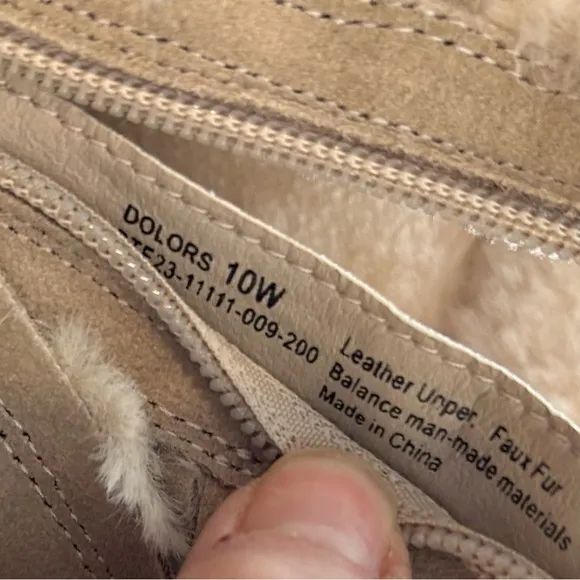 Baretraps DOLORS Women's Boots Taupe Ice Size 10W Wide. New without box. Warm!