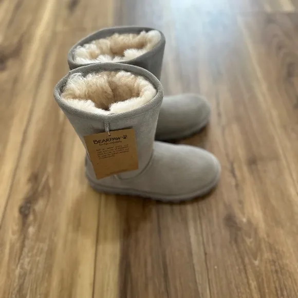 Bearpaw Classic Gray Women's Boots NWT size 5