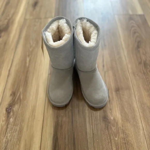 Bearpaw Classic Gray Women's Boots NWT size 5