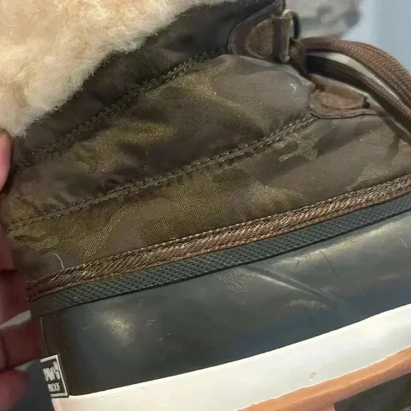 Bearpaw Diamond Earth Camo boots, waterproof, never wet, faux fur lined - 9