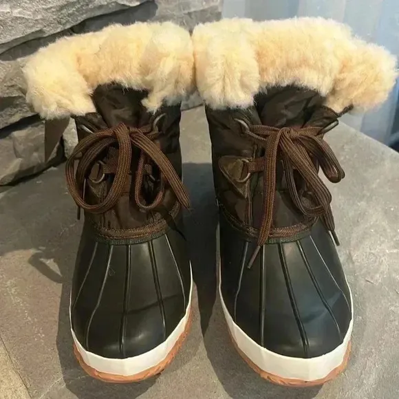 Bearpaw Diamond Earth Camo boots, waterproof, never wet, faux fur lined - 9