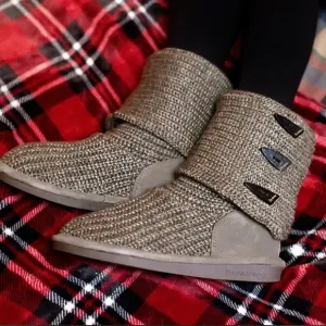 BearPaw Gray Sweater Boot Fall Winter Boots 6